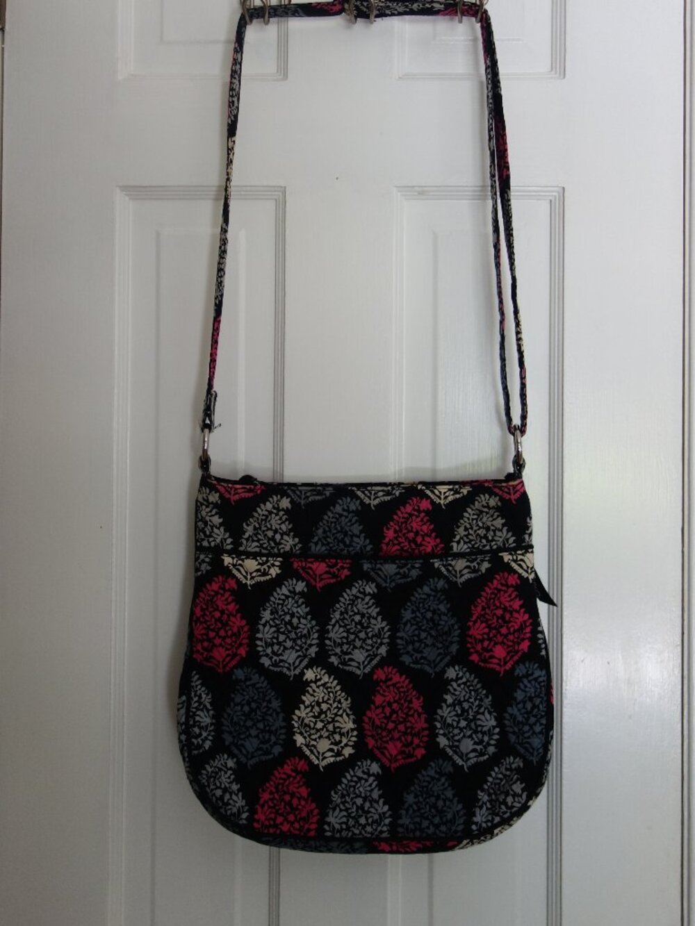 VERA BRADLEY Crossbody / Shoulder Black Paisley Quilted Bag w/ pink & grays